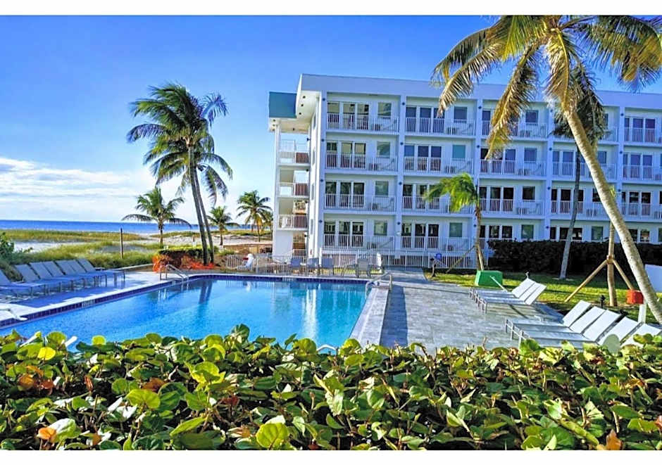 Discover the Charm and the Sea Gardens, an Exceptional Gold Coast Studio Condo Retreat - Special Offer Now!