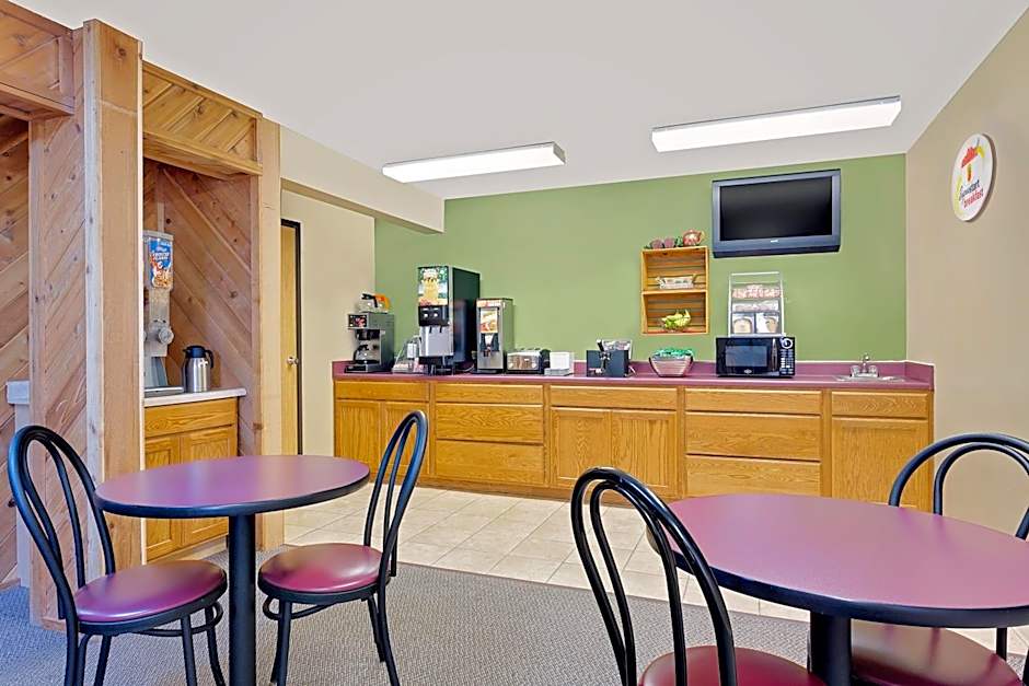 Super 8 by Wyndham Dyersville