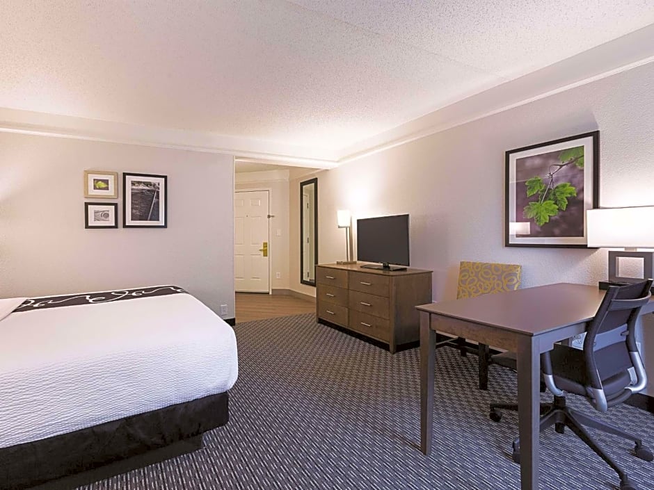 La Quinta Inn & Suites by Wyndham Dallas Plano West