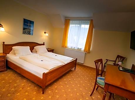 Double or Twin Room with Shower