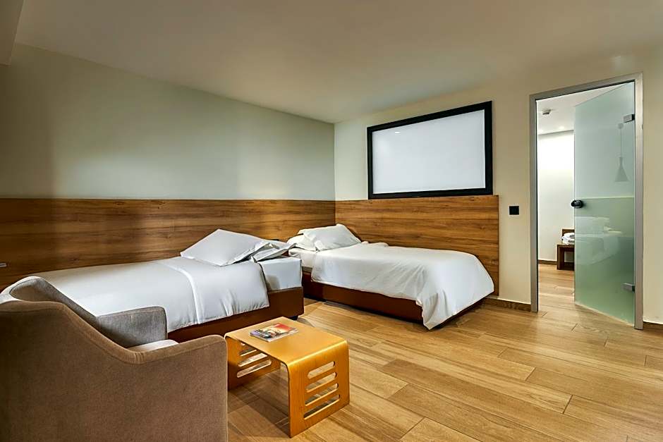 Photo 1 of 10 of 2 Bedroom Apartment, Jacuzzi®