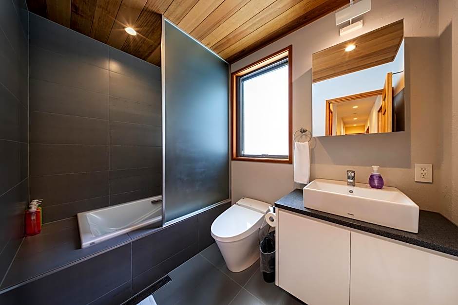 Bluebird Chalets by The Hakuba Collection