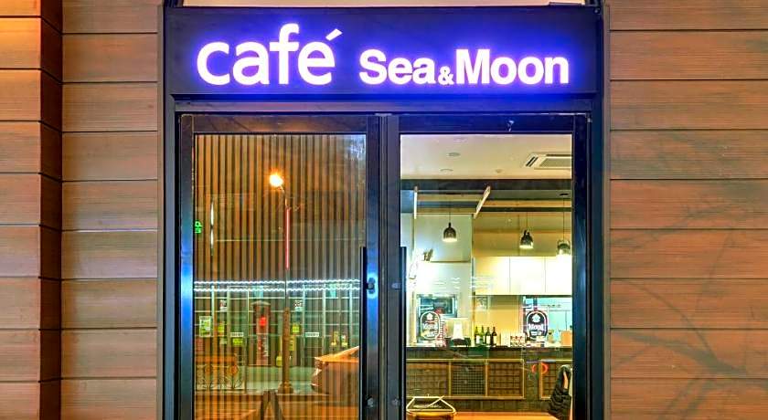 Sea & Moon Tourist Hotel