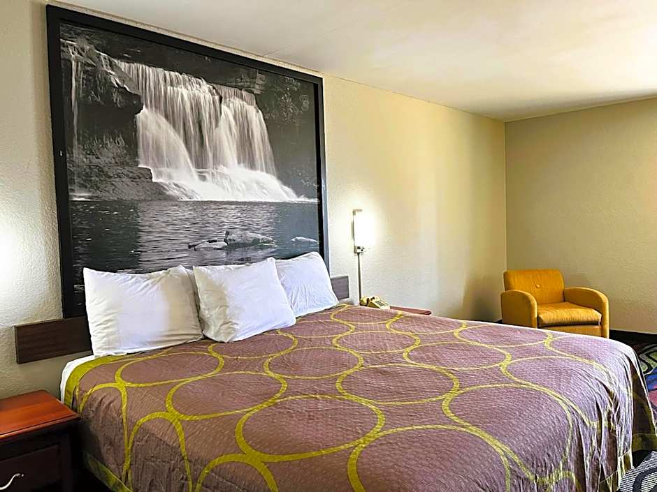 Super 8 by Wyndham Vincennes