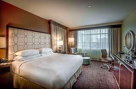 King Room with City View - Hearing Accessible