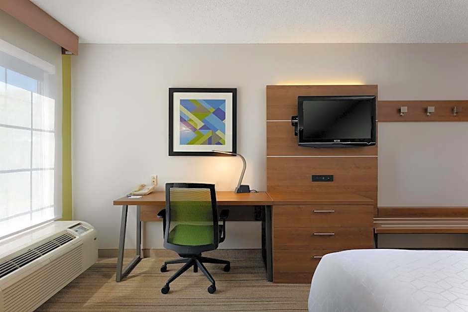 Holiday Inn Express & Suites Milton East I-10 By IHG