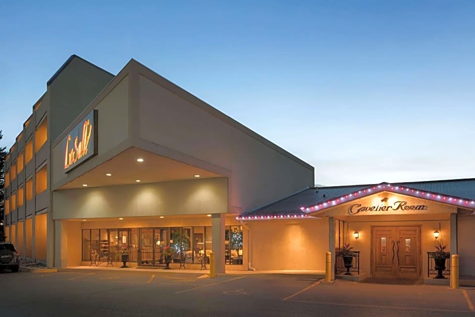 Travelodge Kingston Lasalle – Kingston