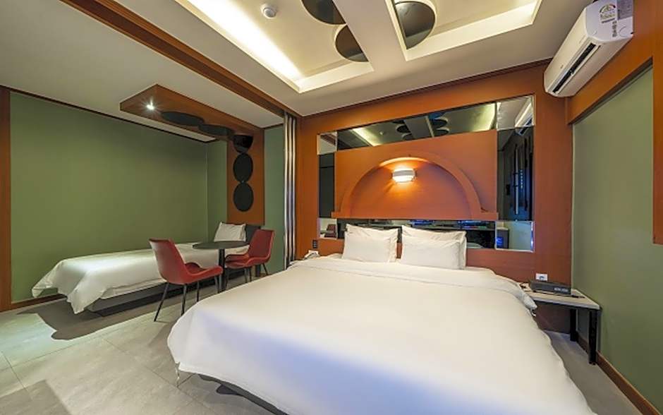 Photo 1 of 16 of Deluxe 2 Beds