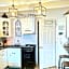 COUPLES GETAWAY, HONEYMOON SWEET, Perfectly Cozy Beach Front Condo with kitchen, pool, free parking,CHECK-IN AT DOOR