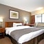 Travelodge by Wyndham Vancouver Lions Gate