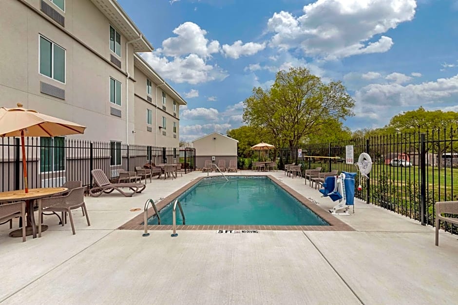 MainStay Suites Lancaster Dallas South