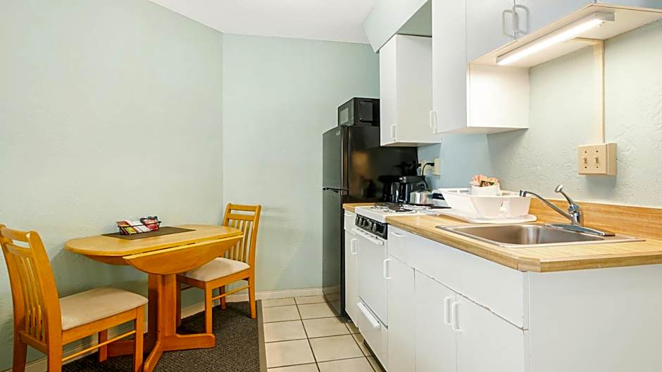 Ocean Court Beachfront Hotel