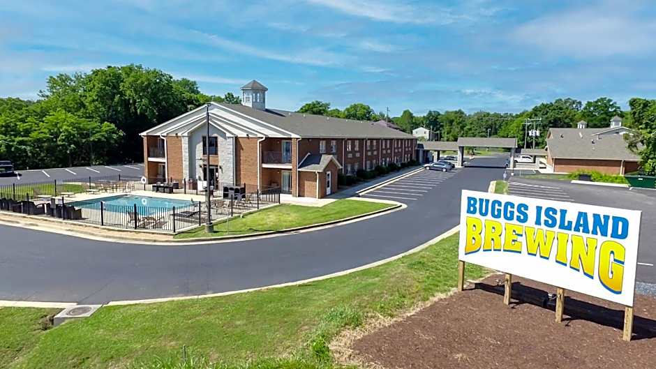 Clarion Pointe on the lake Clarksville-South Hill West