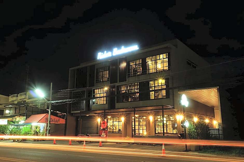 Rider Bedroom Hostel & Cafe