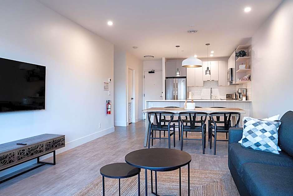 Drop in Condo by Revelstoke Vacations