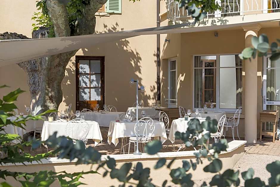 Auberge De Clochemerle