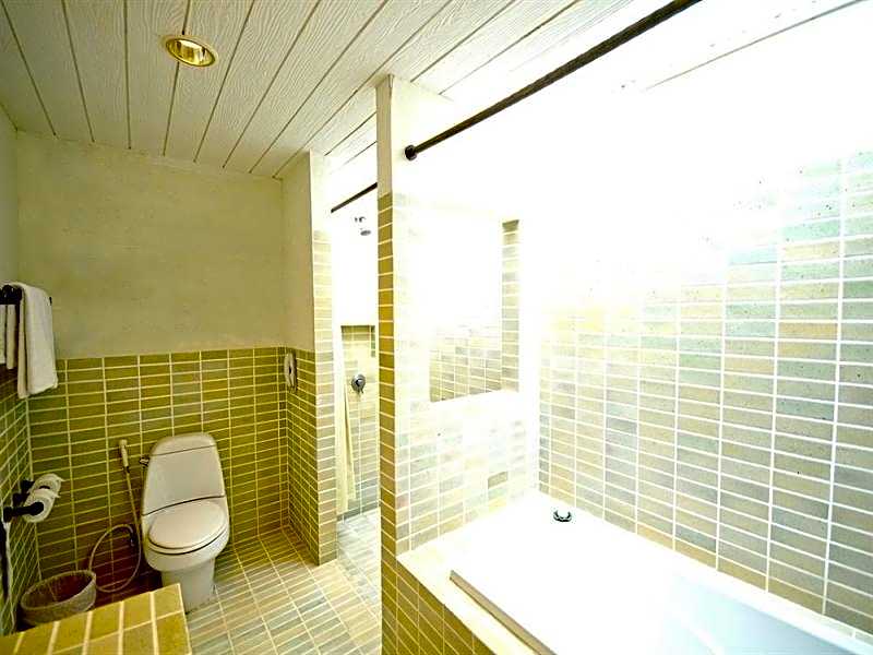 Iyara Beach Hotel and Plaza