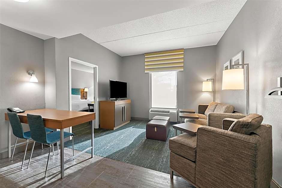 Hampton Inn By Hilton & Suites Newtown