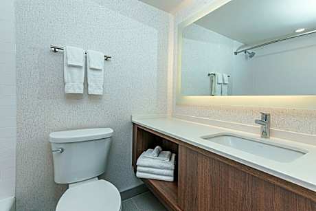 Standard Queen Room with Two Queen Beds - Pet Friendly/Ground Floor