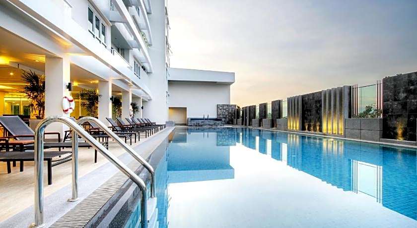 Classic Kameo Hotel & Services Apartment 