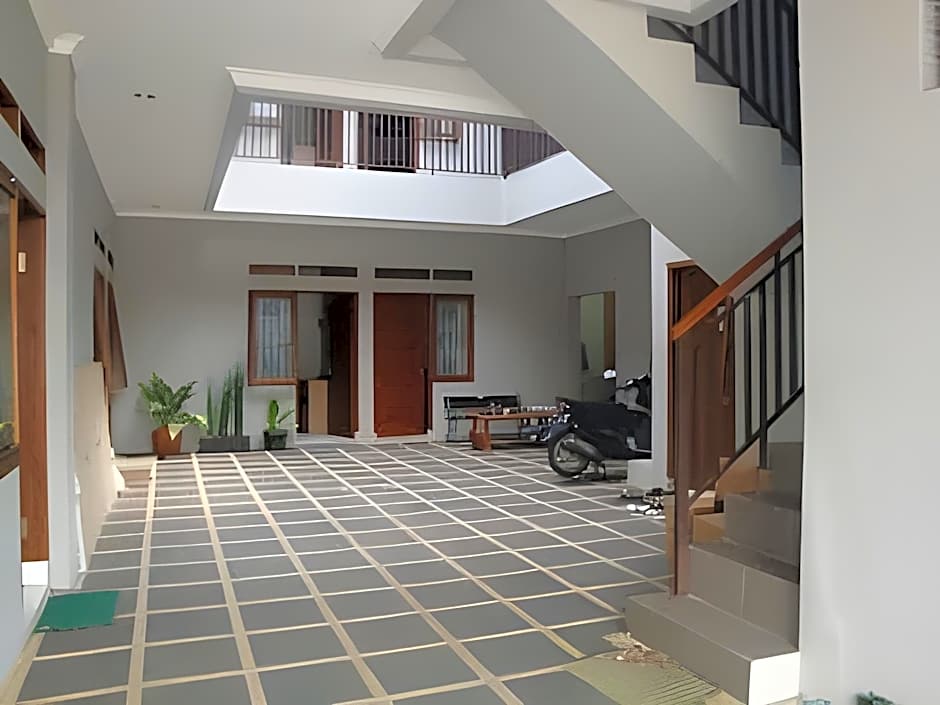 OYO Life 93158 Kost Asaka
