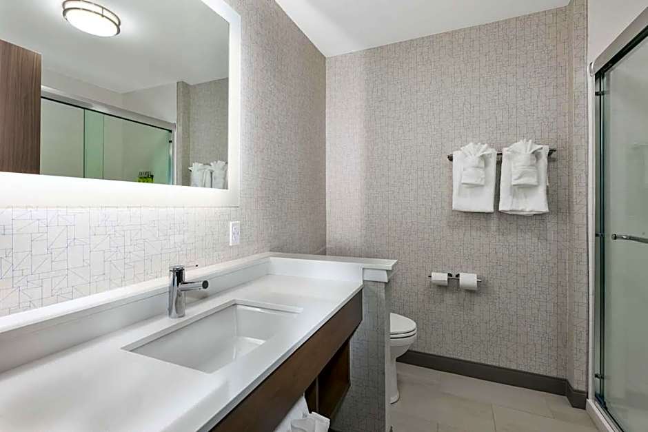 Holiday Inn Express and Suites Grand Rapids Airport- South By IHG