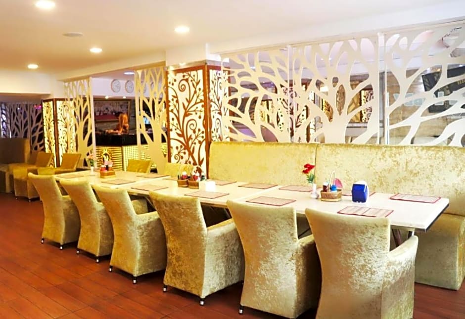 Abunawas Merry Inn at Walking Street