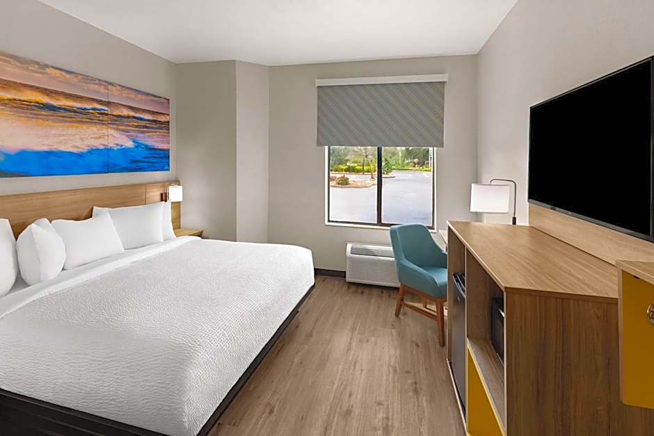 Days Inn by Wyndham McDonough