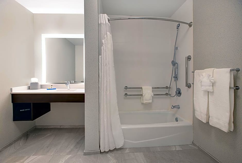 Holiday Inn Express And Suites Milwaukee - Brookfield By IHG