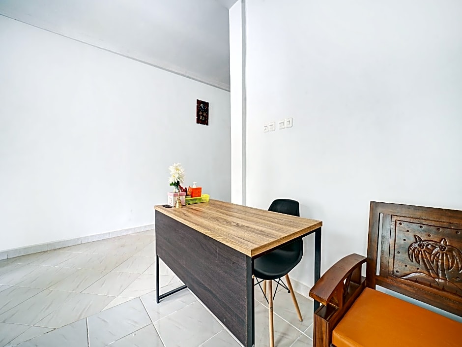 RedDoorz at Omah Candi Sari near Airport YIA