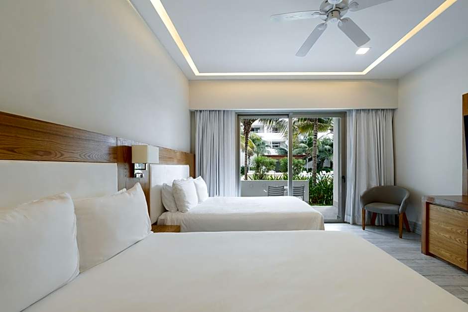 Izla Beach Front Hotel