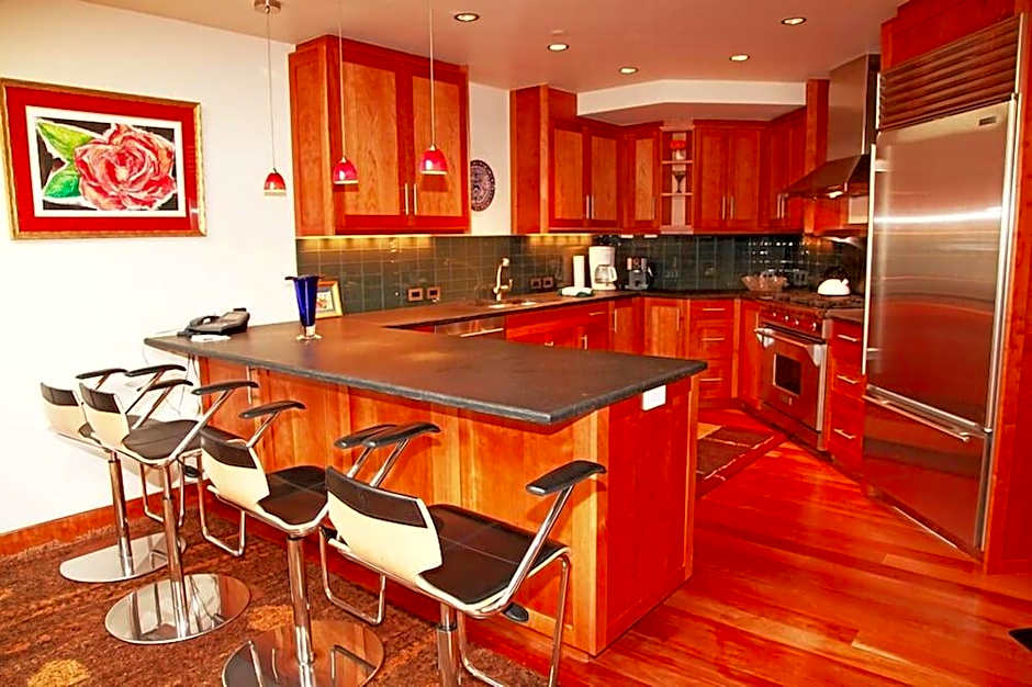 Ice House Suites and Condominiums