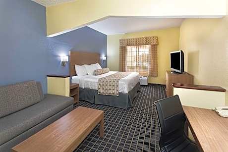 1 King Bed Studio Suite Non-Smoking