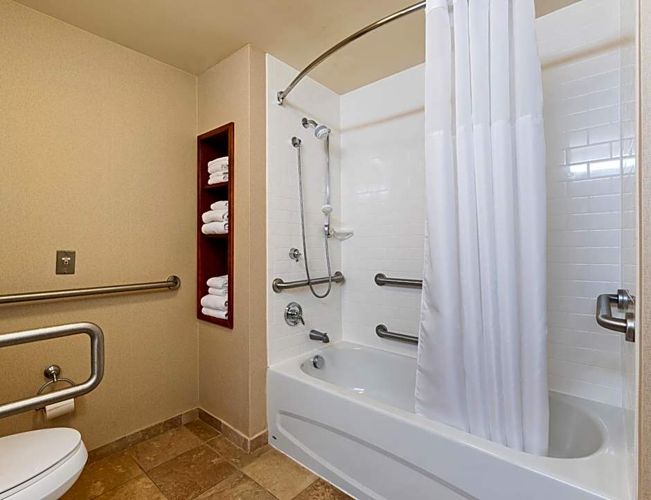 Hampton Inn & Suites Mystic