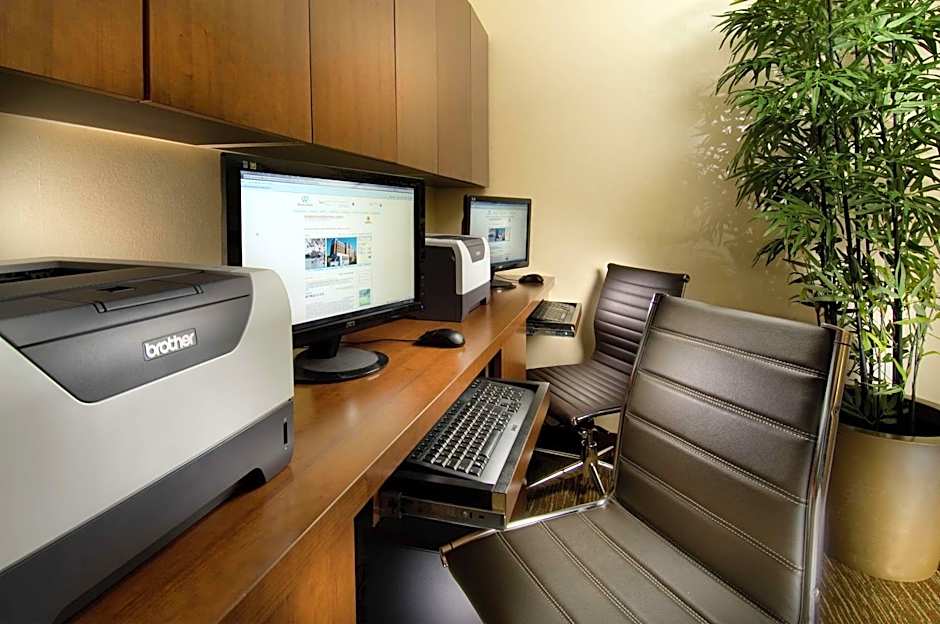 DoubleTree By Hilton Hotel Dulles Airport-Sterling