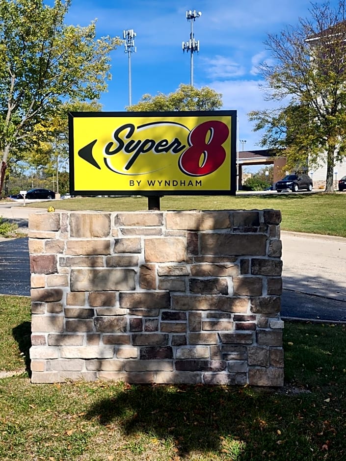 Super 8 by Wyndham Rockford