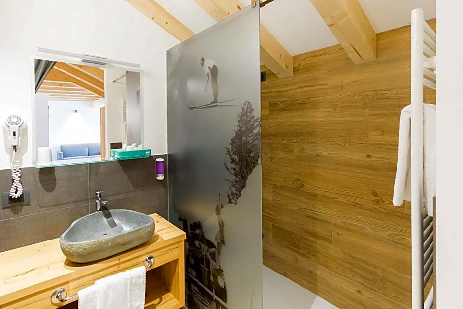 Arnica Mountain Hotel