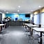 Days Inn and Suites by Wyndham Kansas City South