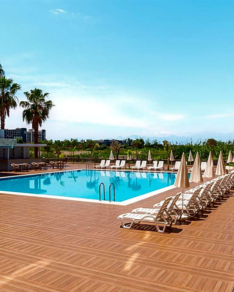 Laristone Suite Spa Hotel