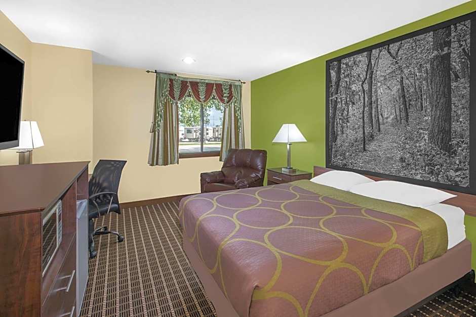 Photo 1 of 7 of 1 Queen Bed