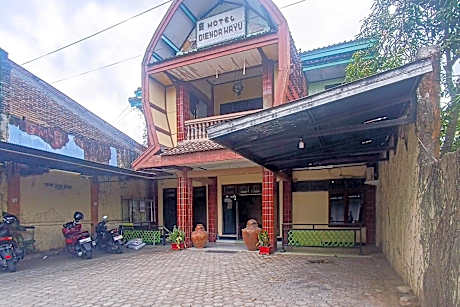 Hotel O Dienda Hayu Near Alun Alun Tastura