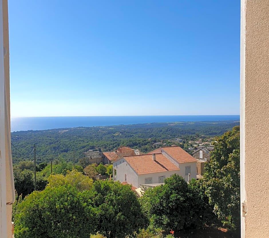 Chambres d'hôte A Caserella, Maison de village rénovée avec vue sur mer
