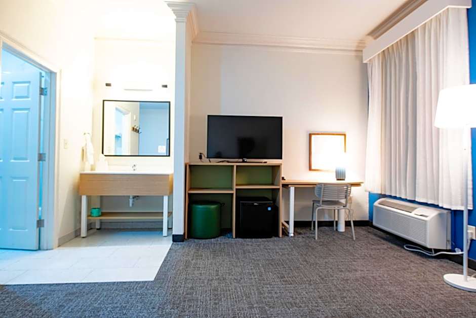 Spark by Hilton Lafayette South