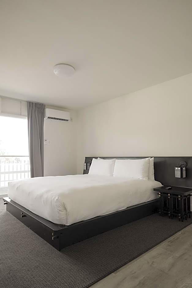Hollywood Hills Hotel