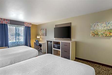 2 Queen Beds