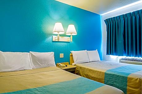 2 FULL BEDS | MOBIL ACCESS TUB NSMK MICFRIDG