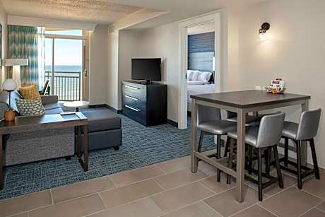 Oven, 1 Bedroom Residential Suite, 2 Queen, Sofa bed, Oceanfront, Balcony