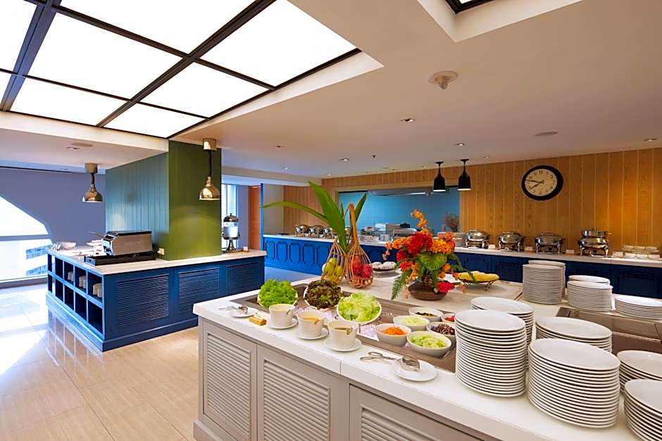 The Quarter Hualamphong by UHG