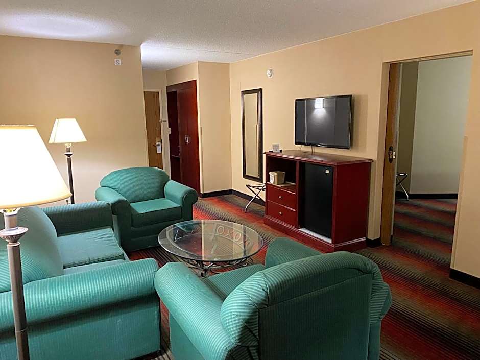 Ramada by Wyndham Rochelle Park Near Paramus