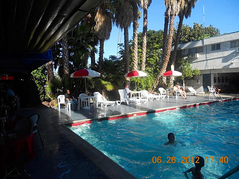 Tradewinds Airport Hotel